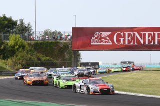 START OF THE MAIN RACE