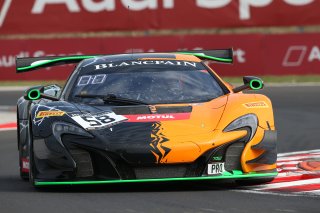 #58 STRAKKA RACING (GBR) MCLAREN 650S GT3 ALVARO PARENTE (PRT) BEN BARNICOAT (GBR)