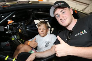 #59 STRAKKA RACING (GBR) MCLAREN 650S GT3 ANDREW WATSON (GBR) AND A YOUNG FAN