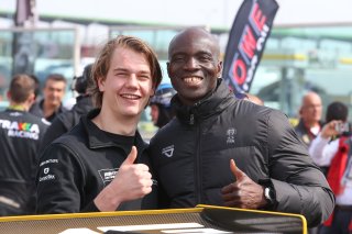 #85 MERCEDES AMG TEAM HTP MOTORSPORT (DEU) MERCEDES AMG GT3 JULES SZYMKOWIAK (NDL) AND HIS TRAINER OLYMPIC CHAMPION FRANCIS OBIKWELU (PRT)