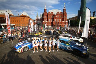 GROUP SHOT WITH GRID GIRLS
