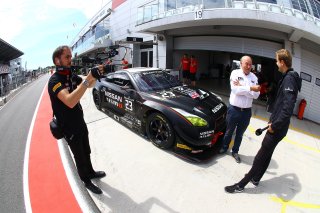 AMBIANCE IN THE PITLANE