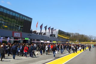 AMBIANCE AUTOGRAPH SESSION