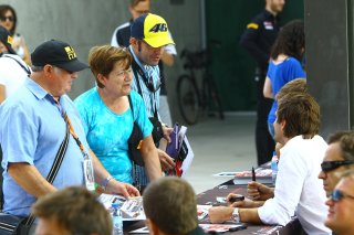 FANS AT THE AUTOGRAPH SESSION