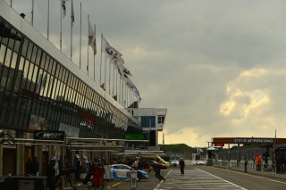 AMBIANCE PITLANE