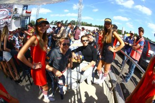 #73 MRS GT RACING (DEU) NISSAN GT-R NISMO GT3 SEAN WALKINSHAW (GBR) CRAIG DOLBY (GBR) WITH GRID GIRLS