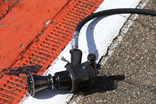 WHEEL GUN IN THE PITLANE