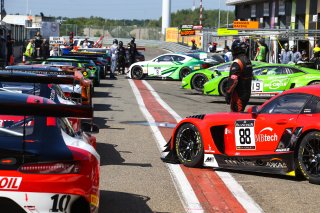 AMBIANCE PITLANE