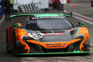 #58 STRAKKA RACING (GBR) MCLAREN 650S GT3 ALVARO PARENTE (PRT) BEN BARNICOAT (GBR)