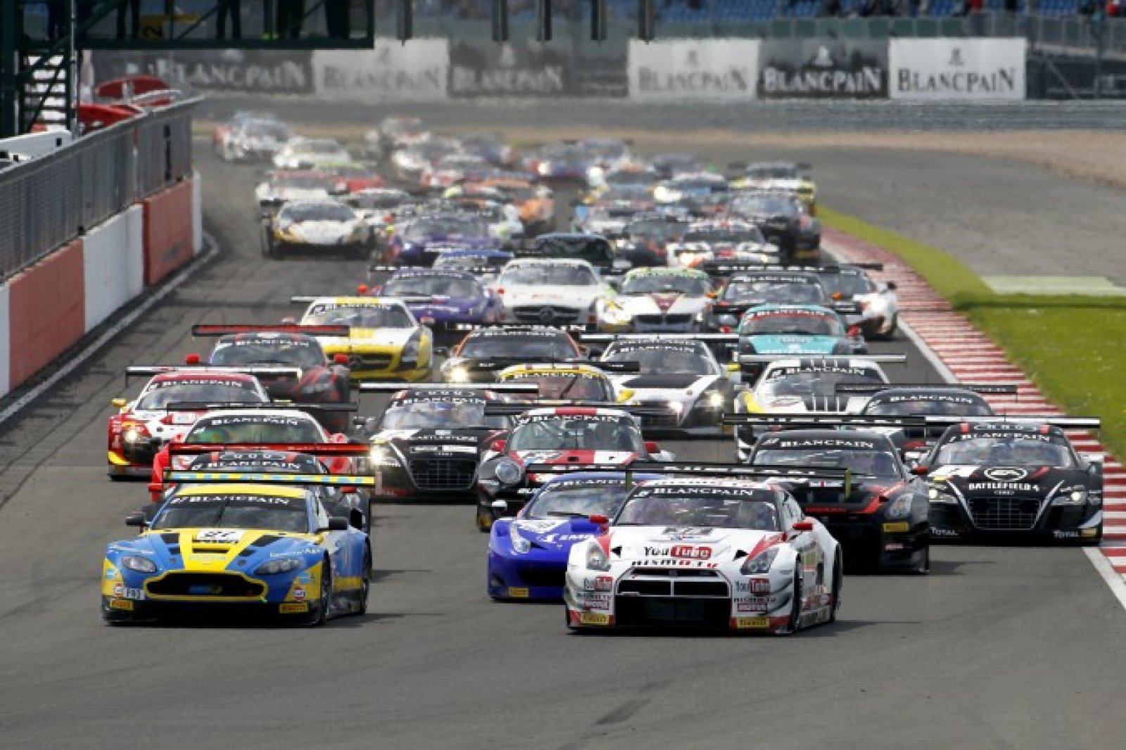 ASTON MARTIN RULE BRITANNIA AT SILVERSTONE