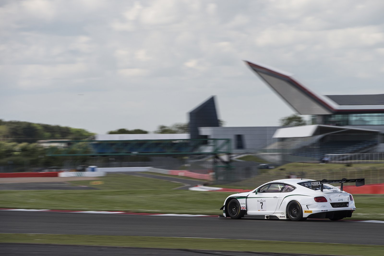 Breaking news : M-Sport Bentley takes a popular home win in Silverstone