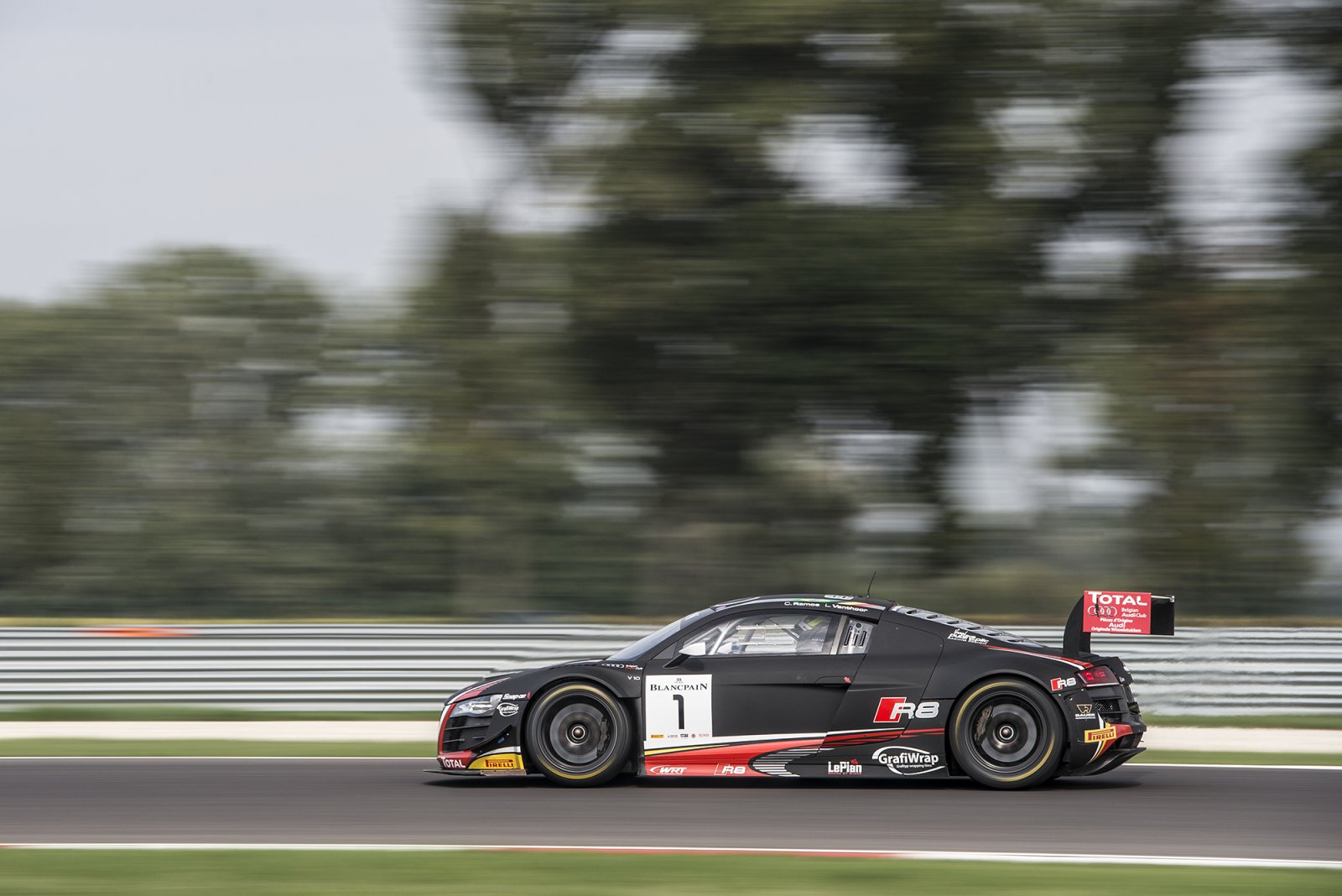 Laurens Vanthoor on pole for qualifying race