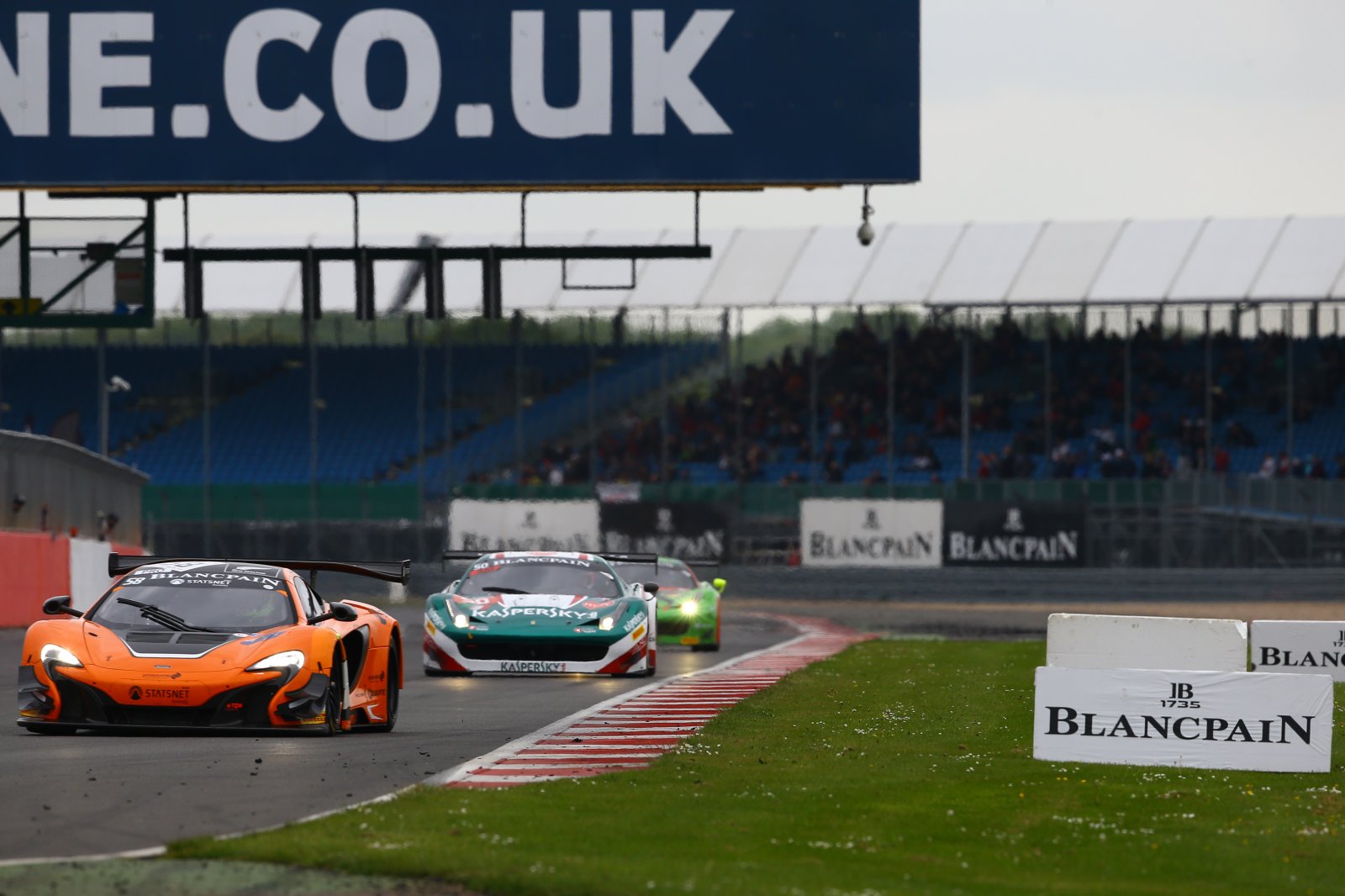 Breaking : Daring tactics give Von Ryan Racing McLaren Silverstone win