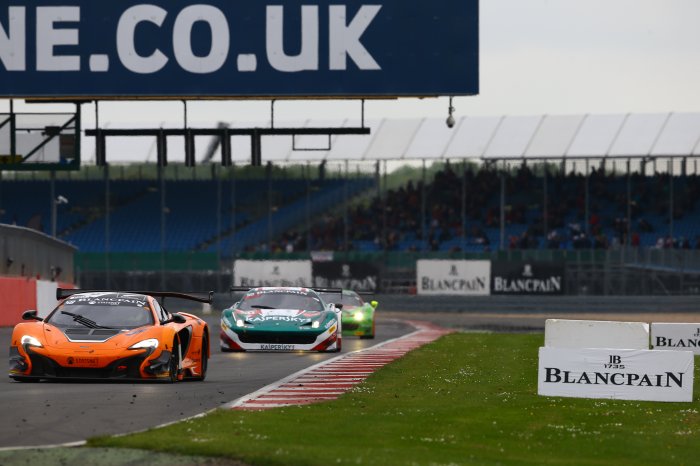 Breaking : Daring tactics give Von Ryan Racing McLaren Silverstone win