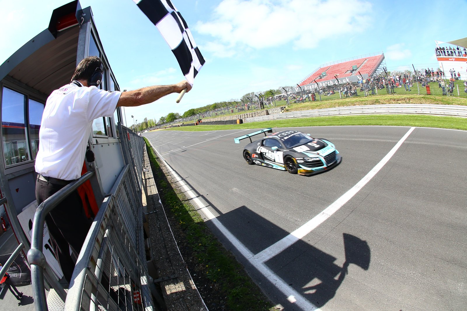 Newsflash Main Race Brands Hatch : Laurens Vanthoor and Robin Frijns take emphatic win