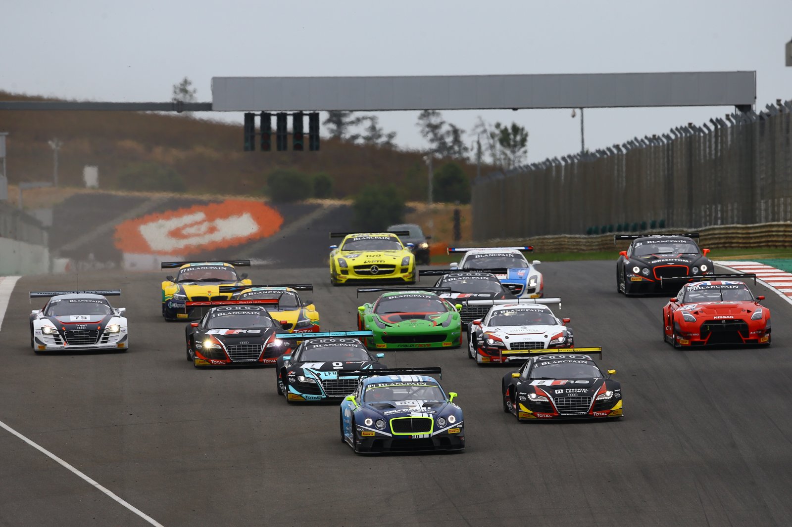 Bentley Boys resist Series leaders in exciting Qualifying Race