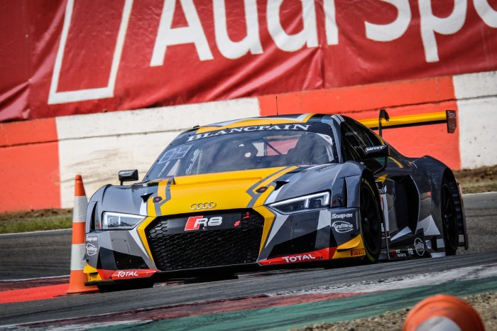 Robin Frijns and Stuart Leonard take close win in qualifying race