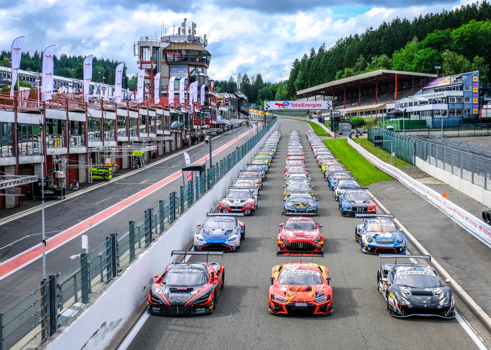 2021 TotalEnergies 24 Hours of Spa field assembles for group photograph