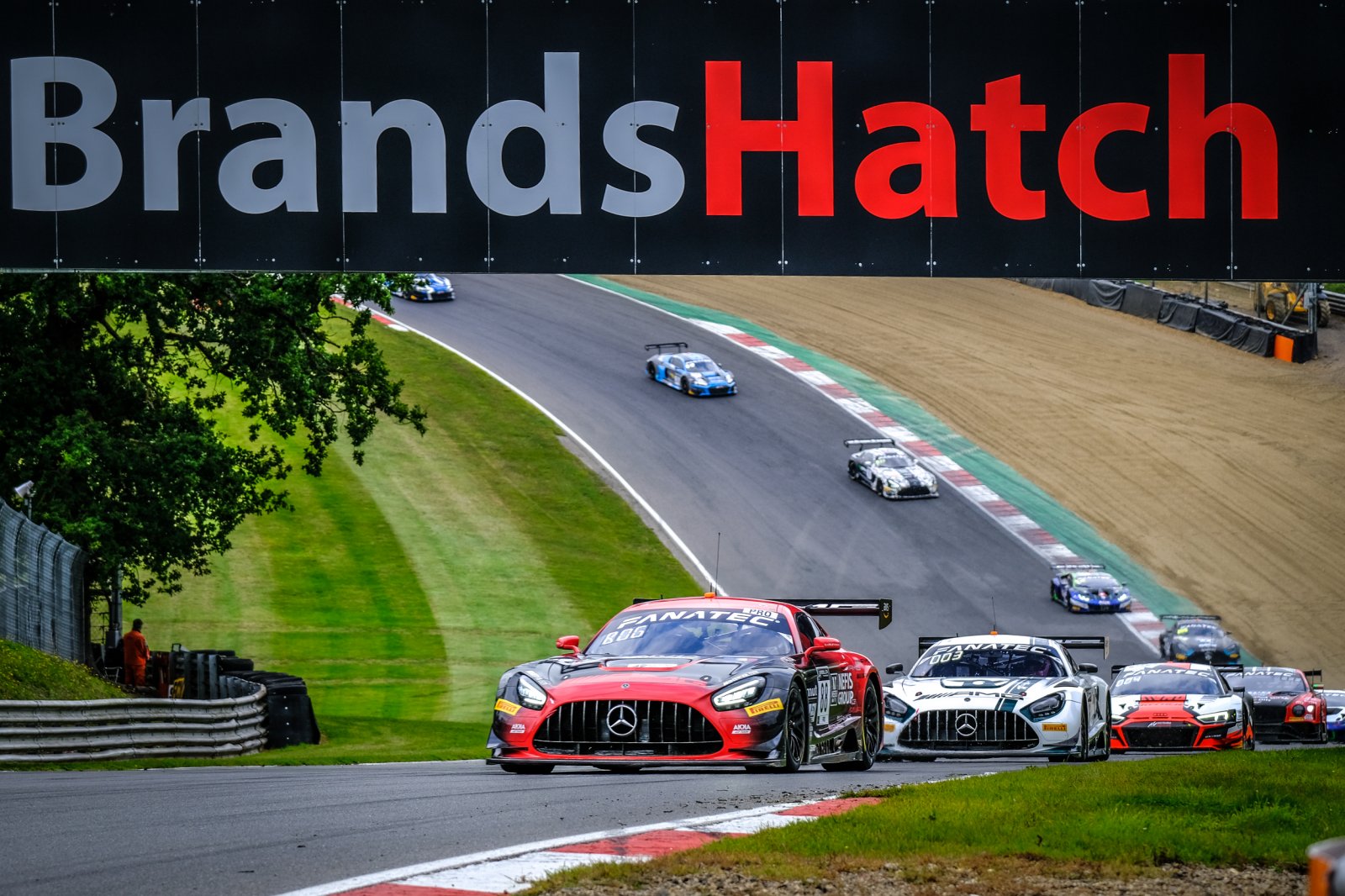 AKKA ASP Mercedes-AMG takes Sprint Cup victory in dramatic finish at Brands Hatch