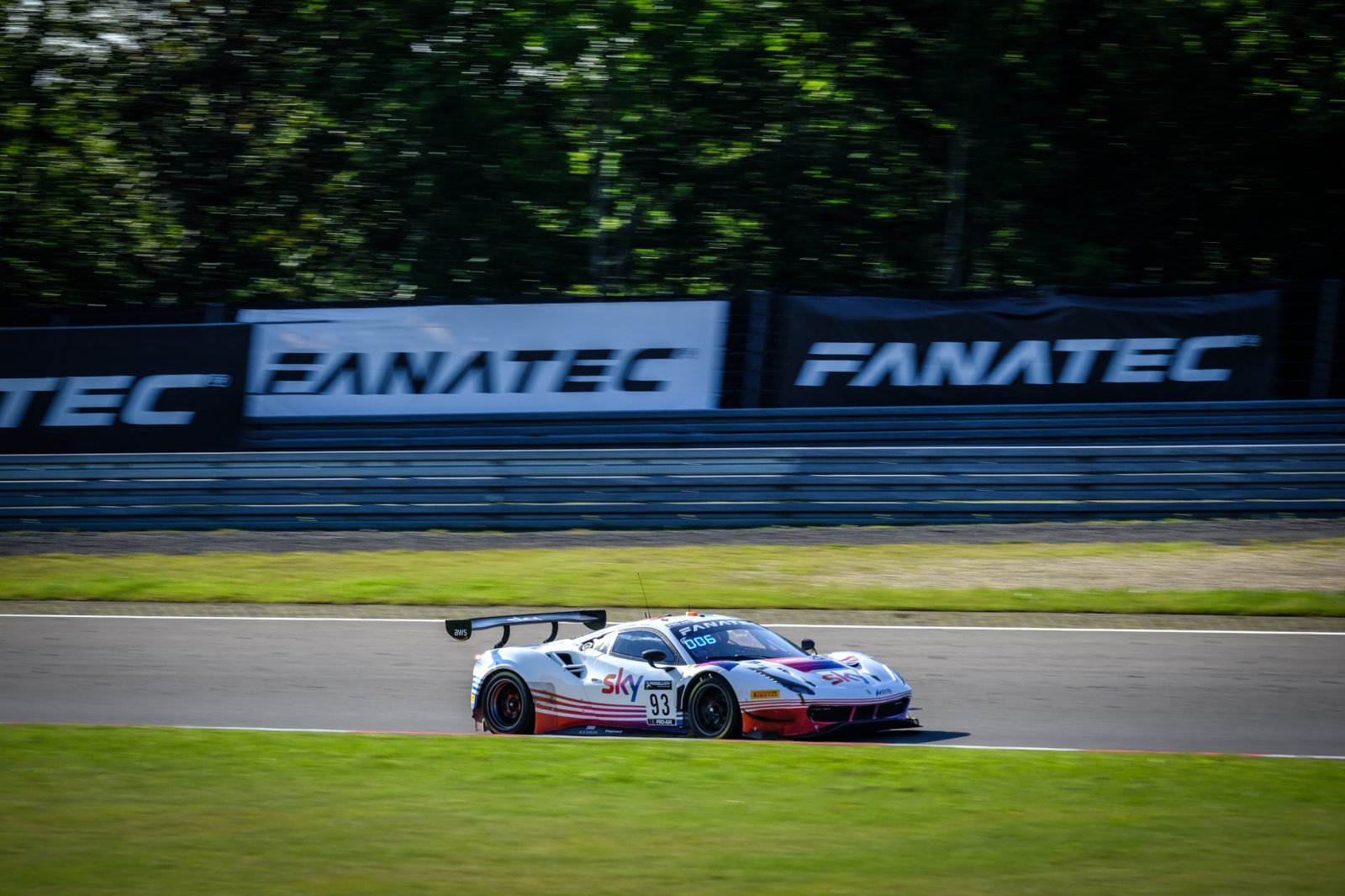 Hui on top in Sky Tempesta Racing Ferrari as Bronze Test kicks off Nürburgring weekend