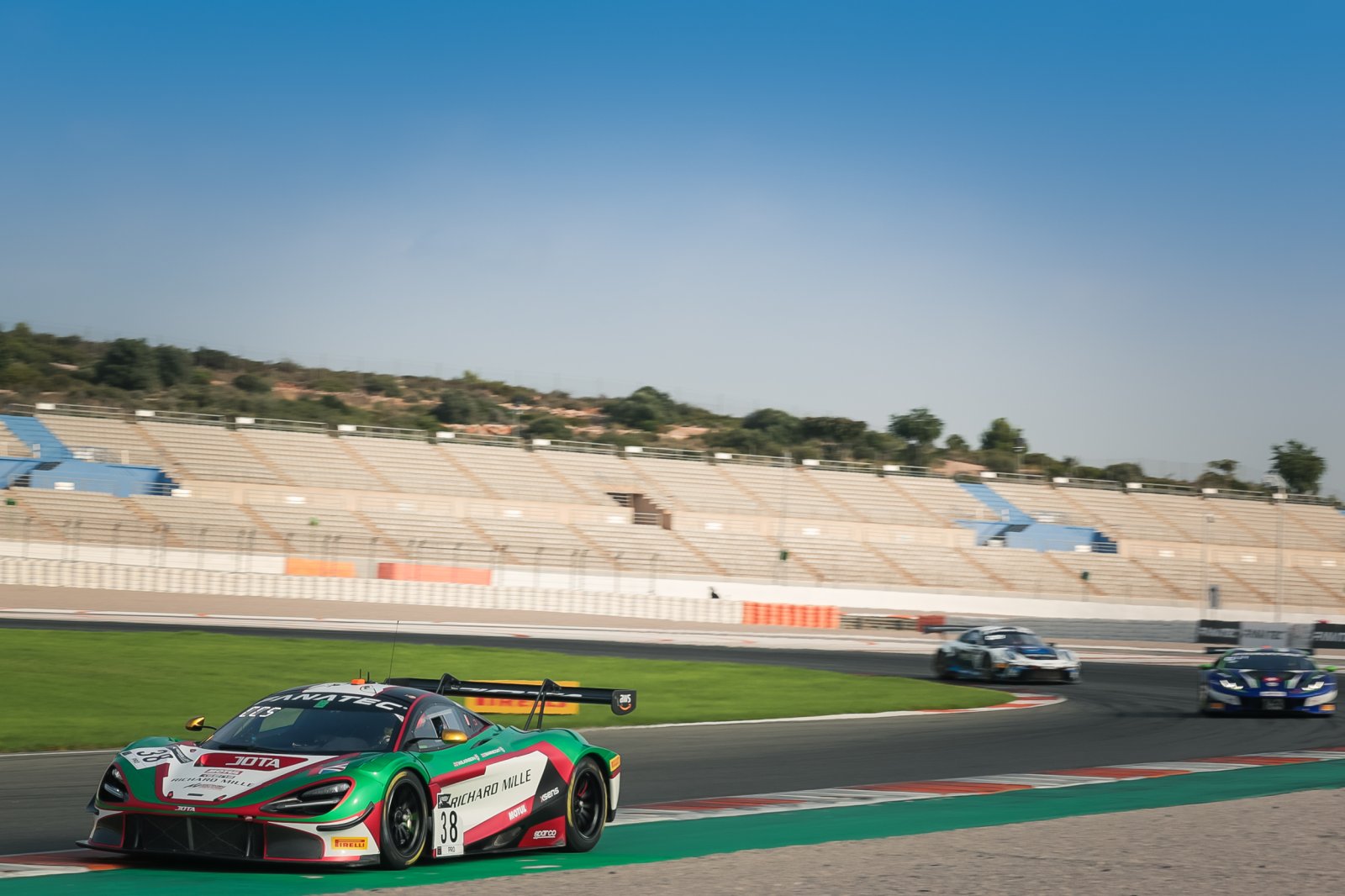 JOTA McLaren hits the front as Barnicoat paces pre-qualifying at Valencia