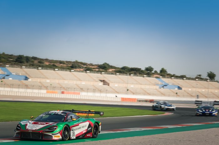 JOTA McLaren hits the front as Barnicoat paces pre-qualifying at Valencia