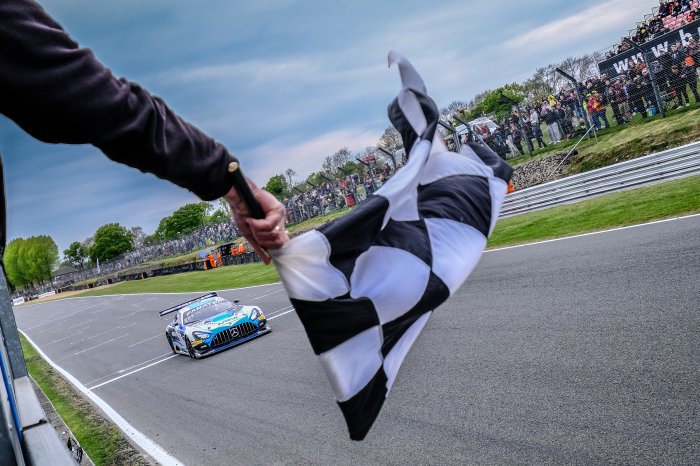 Marciello and Boguslavskiy untouchable at Brands Hatch to give Akkodis ASP Mercedes-AMG dominant Sprint Cup victory