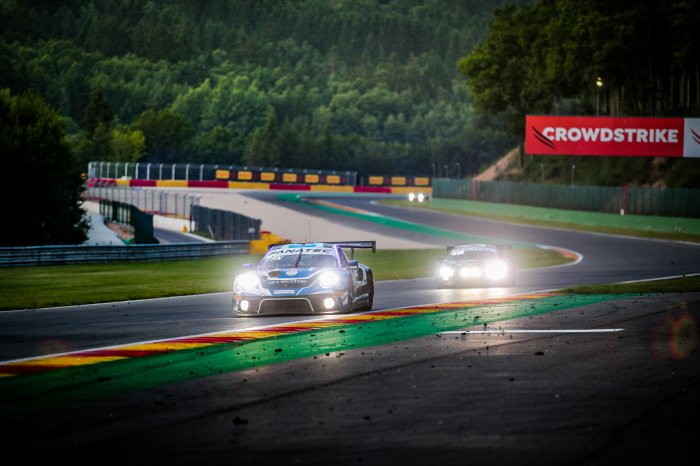 Après 16 heures: La BMW ROWE Racing en tête mais KCMG Porsche conserve l'avantage