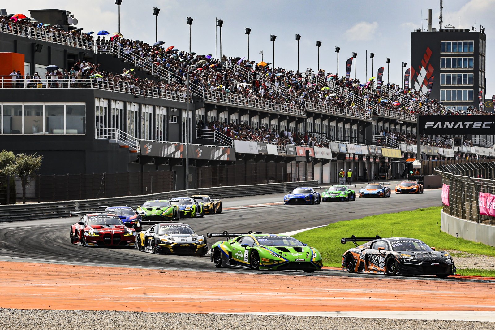 5 reasons to join us at Valencia