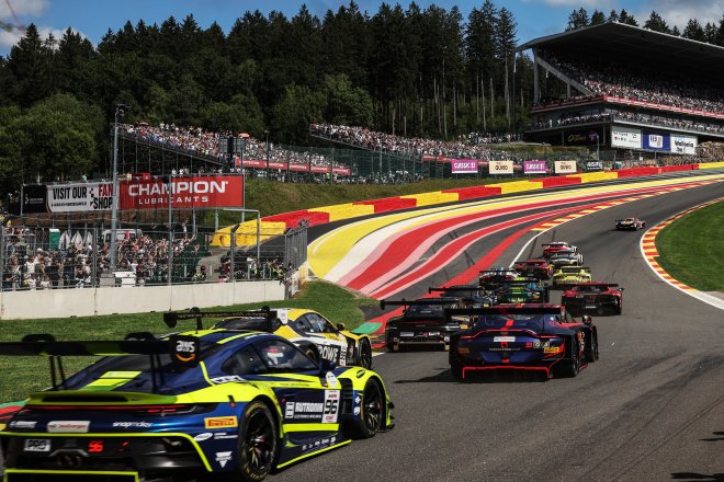 GT WORLD CHALLENGE GLOBAL: Porsche steals the advantage as three-way title fight intensifies