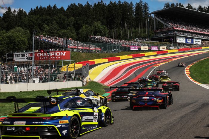 GT WORLD CHALLENGE GLOBAL: Porsche steals the advantage as three-way title fight intensifies