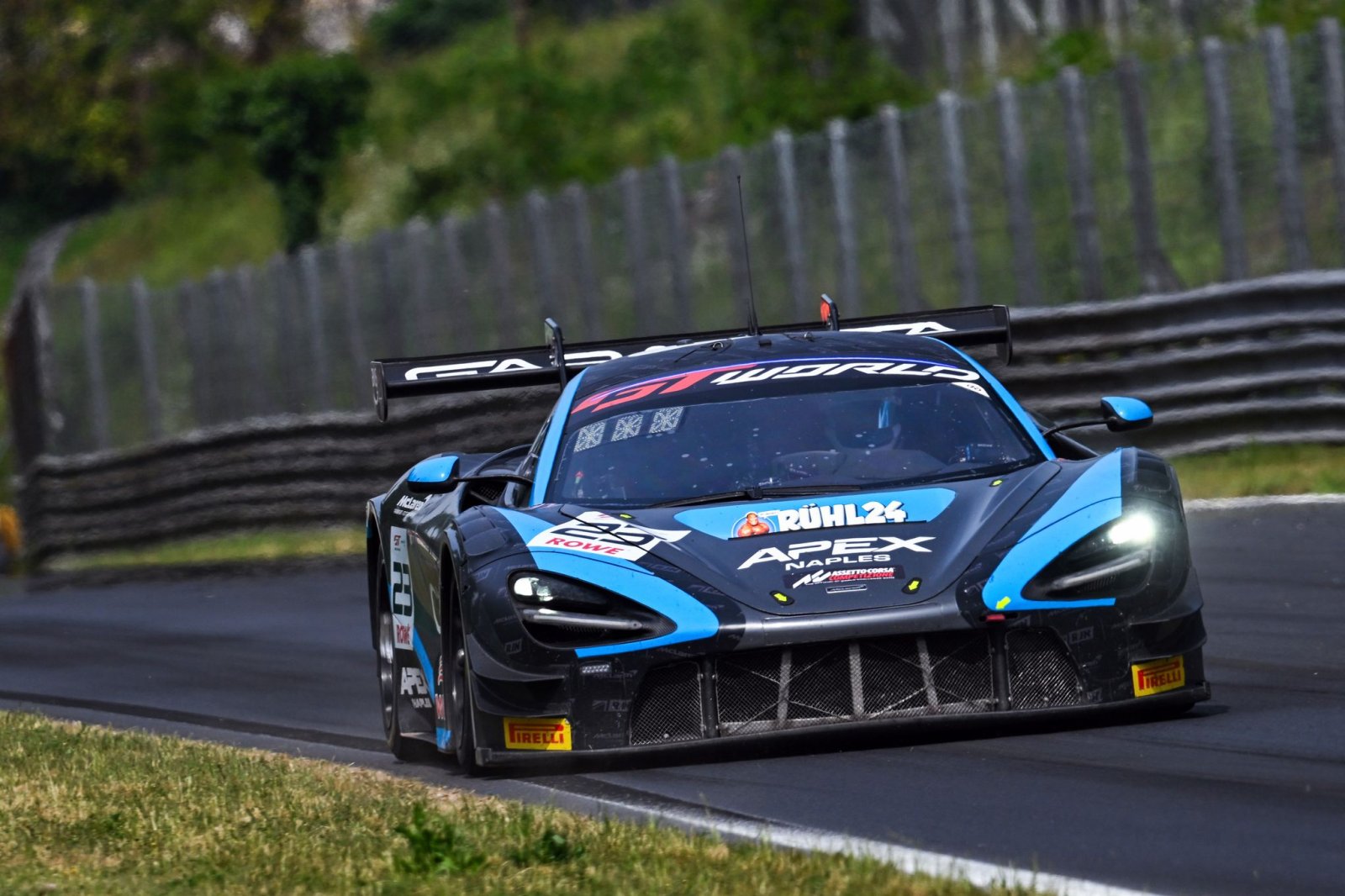 FP2: D&ouml;rr fastest in RJN McLaren as one second covers 54 cars