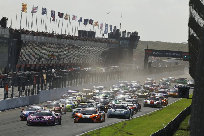 Zandvoort draws superb crowd of 26,000 spectators for thrilling GT World weekend