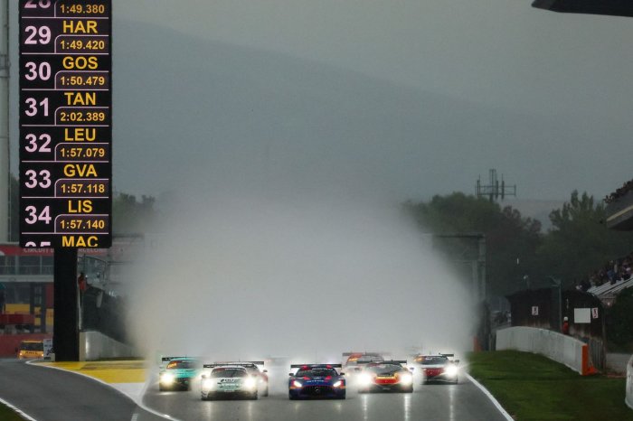 GT World weathers the storm at Circuit de Barcelona-Catalunya as Sprint Cup season concludes