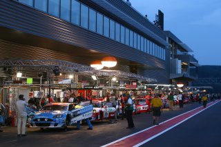 PIT LANE AMBIANCE