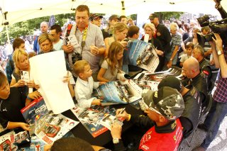 PARADE SPA ATMOSPHERE - AUTOGRAPH SESSION