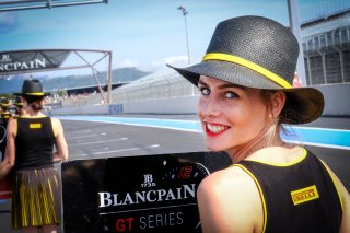 Race, Gridgirls