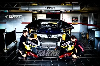 Setup & Briefing
