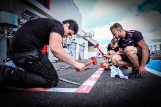 Setup & Briefing
