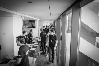 Setup & Briefing
