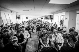 Setup & Briefing
