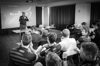Setup & Briefing
