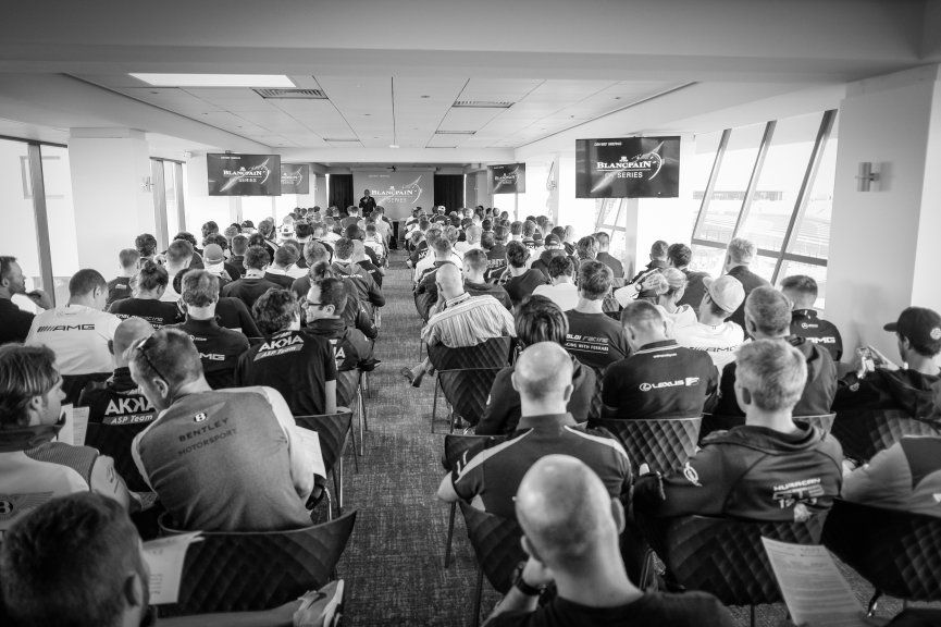 Setup & Briefing
