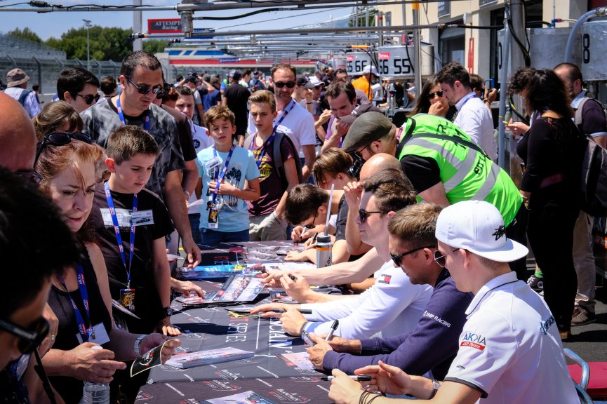 Autograph Session