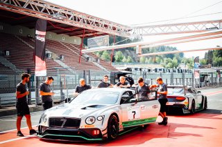#7 Bentley Team M-Sport GBR Bentley Continental GT3 - Steven Kane GBR Jordan Pepper ZAF Jules Gounon FRA - -, Pitlane Ambiance
