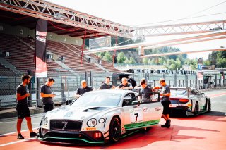 #7 Bentley Team M-Sport GBR Bentley Continental GT3 - Steven Kane GBR Jordan Pepper ZAF Jules Gounon FRA - -, Pitlane Ambiance
 | SRO / Patrick Hecq Photography