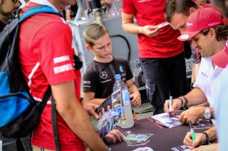 Pitwalk Autograph Session
