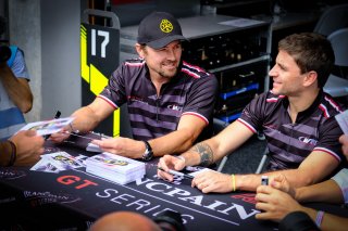 Pitwalk Autograph Session
