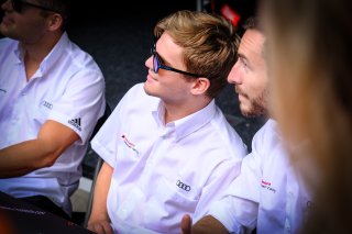 Pitwalk Autograph Session
