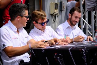 Pitwalk Autograph Session
